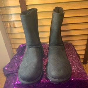 UGG - Classic Short Waterproof Arctic Grip Boot